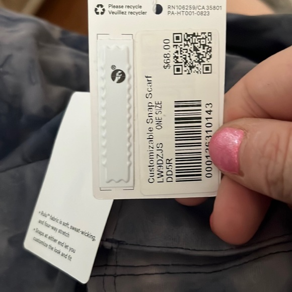 Lululemon customizable snap scarf/ NWT - Picture 7 of 7